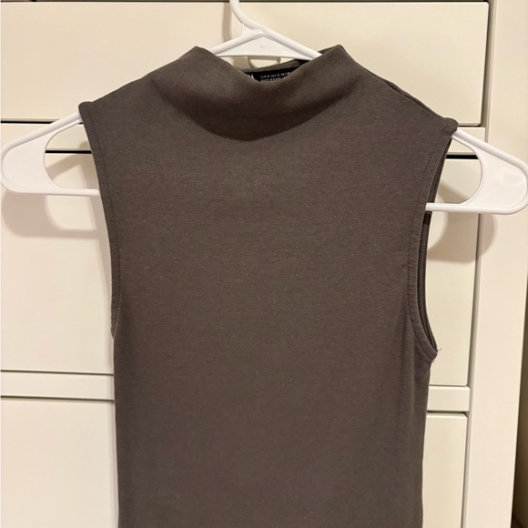 Zara Tank - Picture 3 of 4